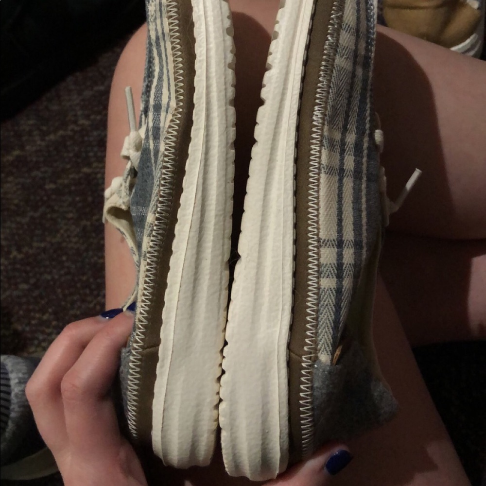 HEY DUDES SIZE 6